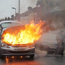 Si tu coche sale ardiendo - A2J Extintores